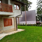 Ice Queen Vlasic Apartmanhotel 3*
