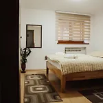 Ice Queen Vlasic Apartmanhotel 3*