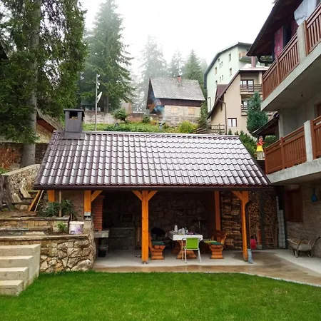 Ice Queen Vlasic Aparthotel 3*