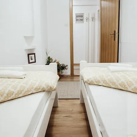 Ice Queen Vlasic 3* Sisava