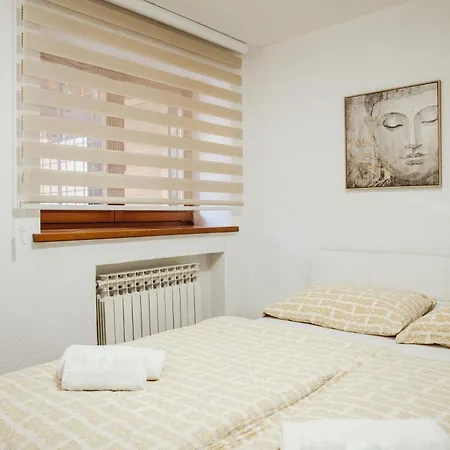 Ice Queen Vlasic Aparthotel Sisava