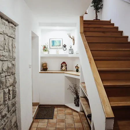 Ice Queen Vlasic Aparthotel Sisava