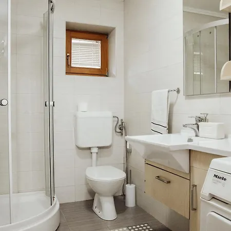 Ice Queen Vlasic Aparthotel 3*