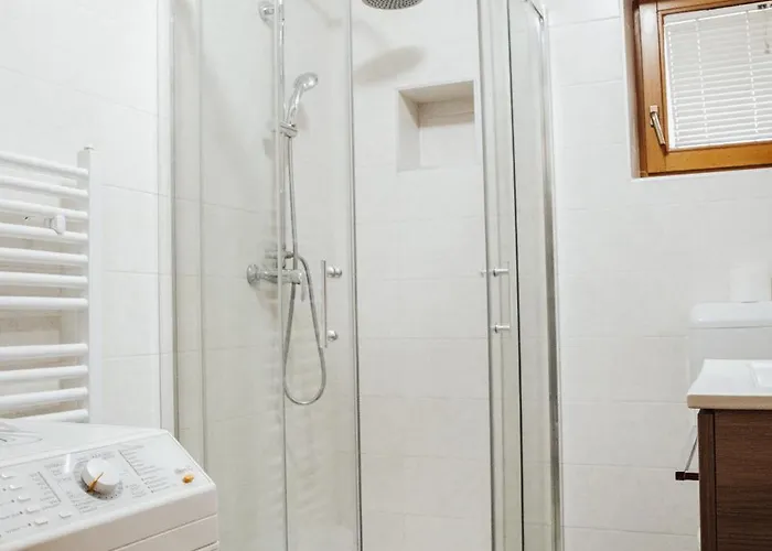 Ice Queen Vlasic Sisava